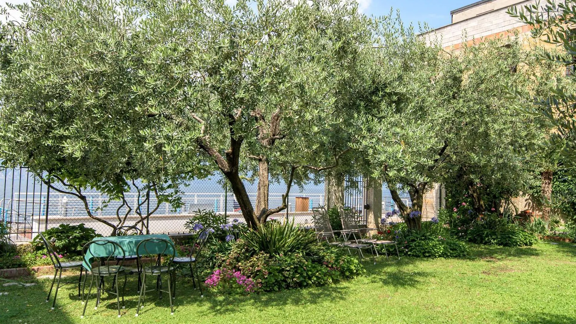 In Riva Al Lago Di Iseo Dependance Piano Terra 0*, Marone