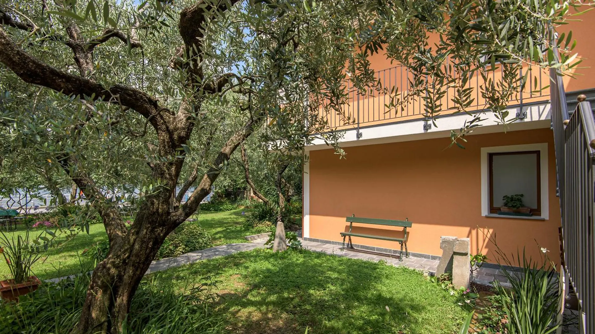 In Riva Al Lago Di Iseo Dependance Piano Terra 马罗内 公寓