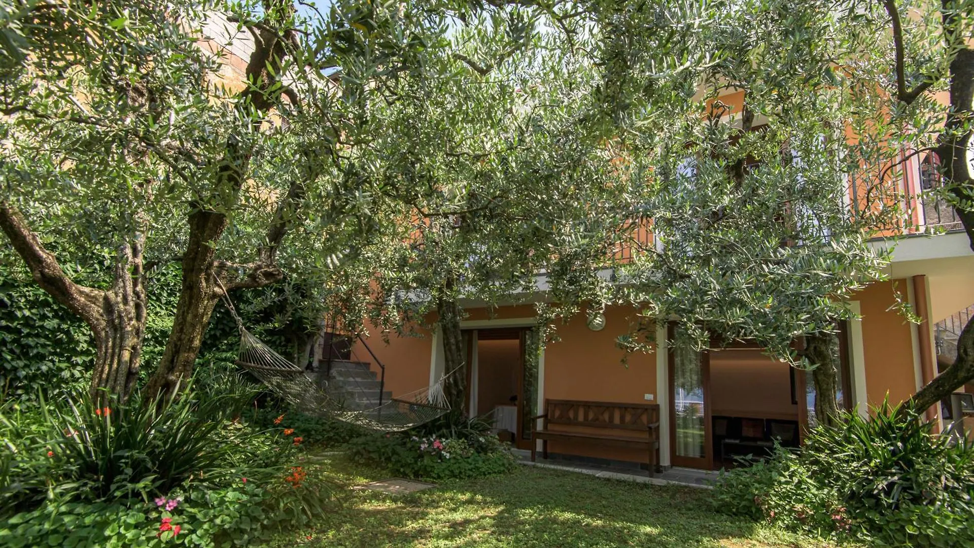 Apartment In Riva Al Lago Di Iseo Dependance Piano Terra